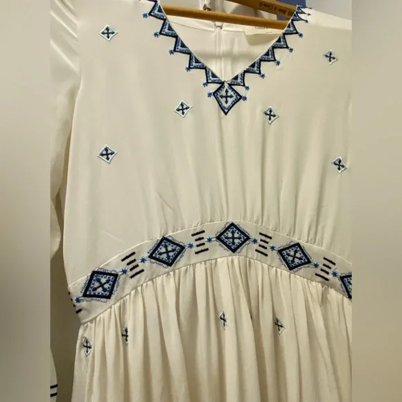 100% SILK Luxe Ivory and Blue Patterned Long Sleeve Dress - Picture 9 of 13